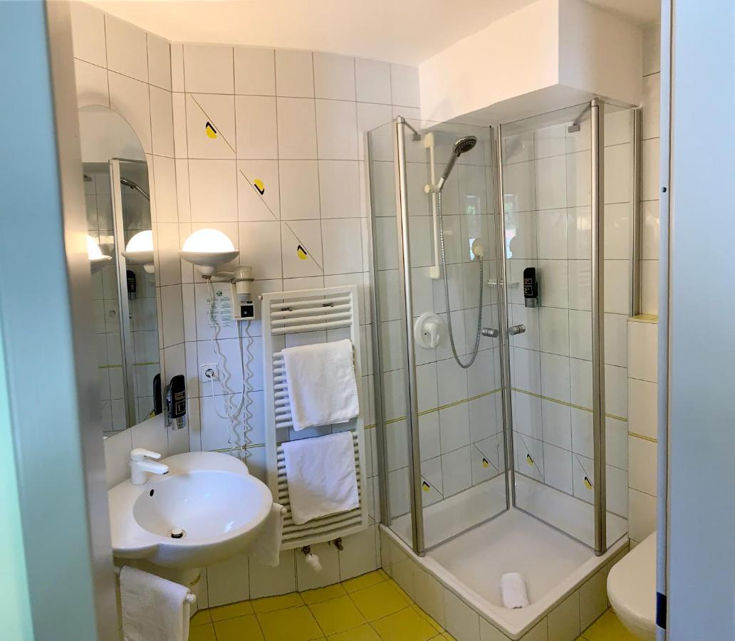 באד זקינגן Hotel Zur Flueh מראה חיצוני תמונה